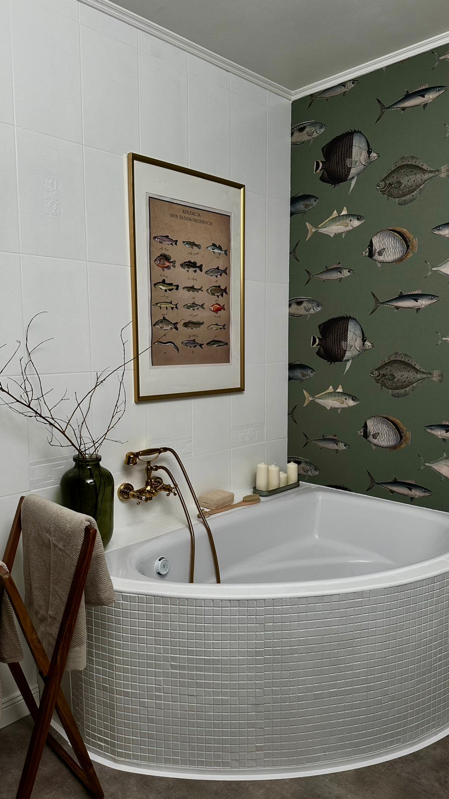 Łazienka z Tapetą winylową na płytkach – realizacja Oli Ziarek w Nowym Aranżu - Wallcolors®