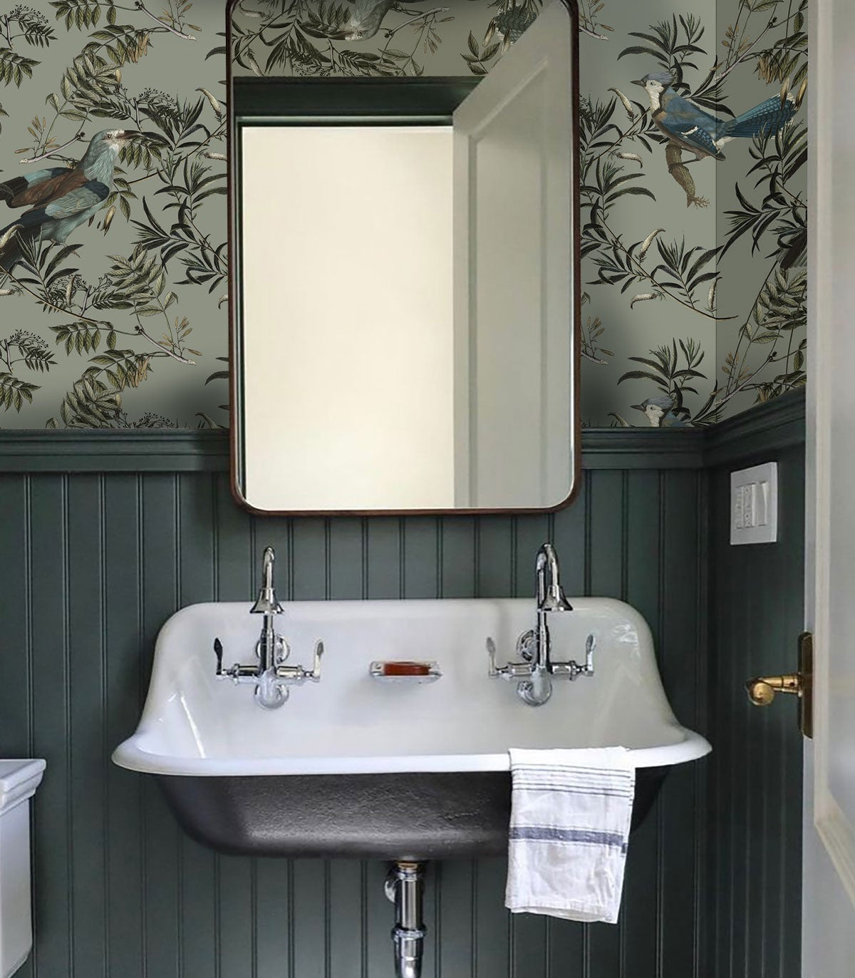 Przemiana łazienki z The Dainty Squid. Jak tapeta Birds in Garden odmieniła wnętrze