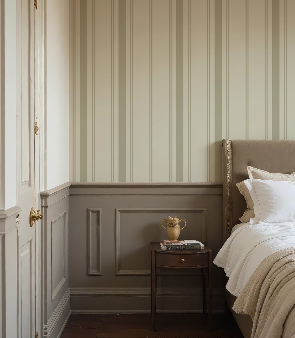 Tapeta Soft Stripe Soft Olive - Wallcolors®