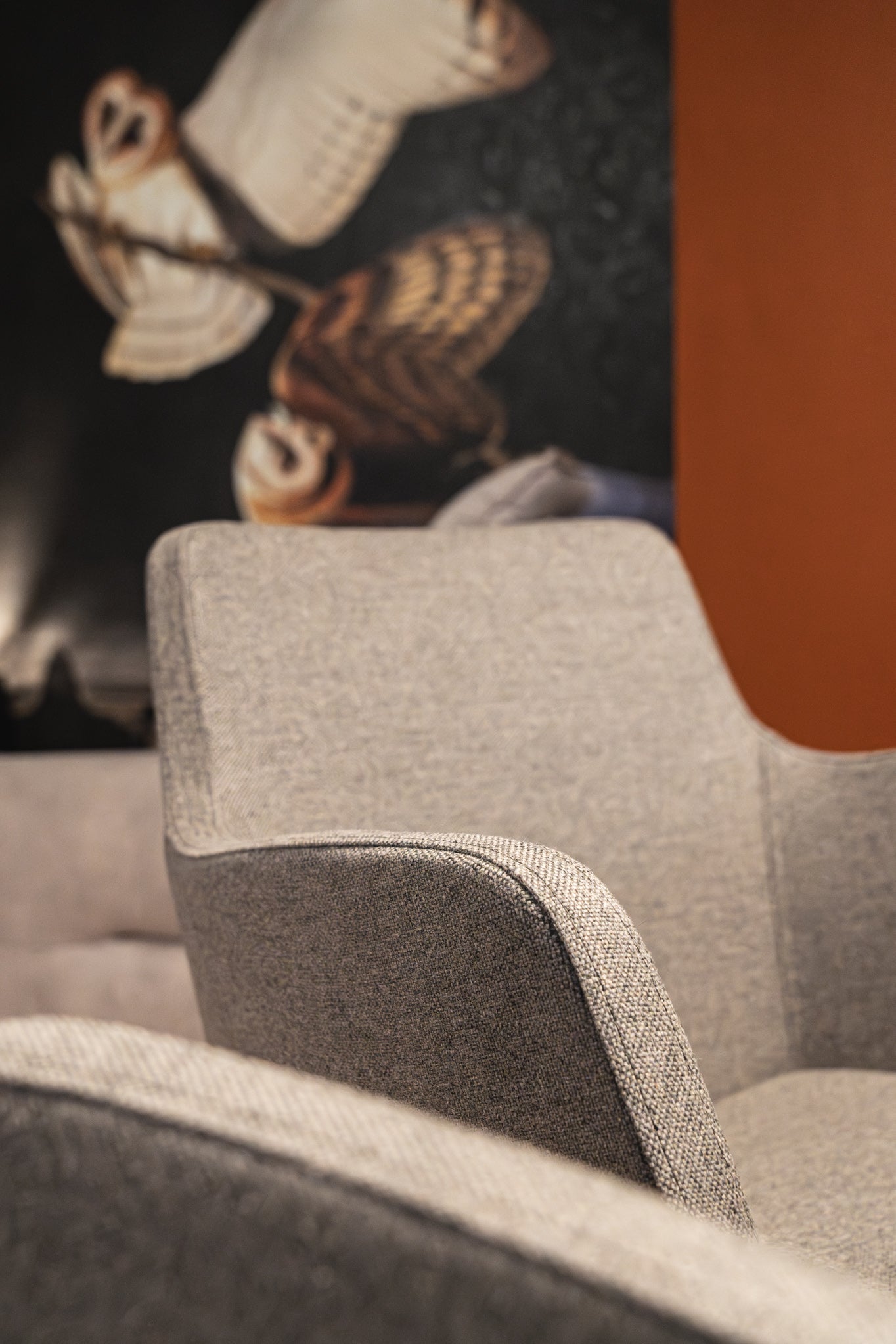 Tapeta Owls w salonie – nastrojowe wnętrze inspirowane naturą