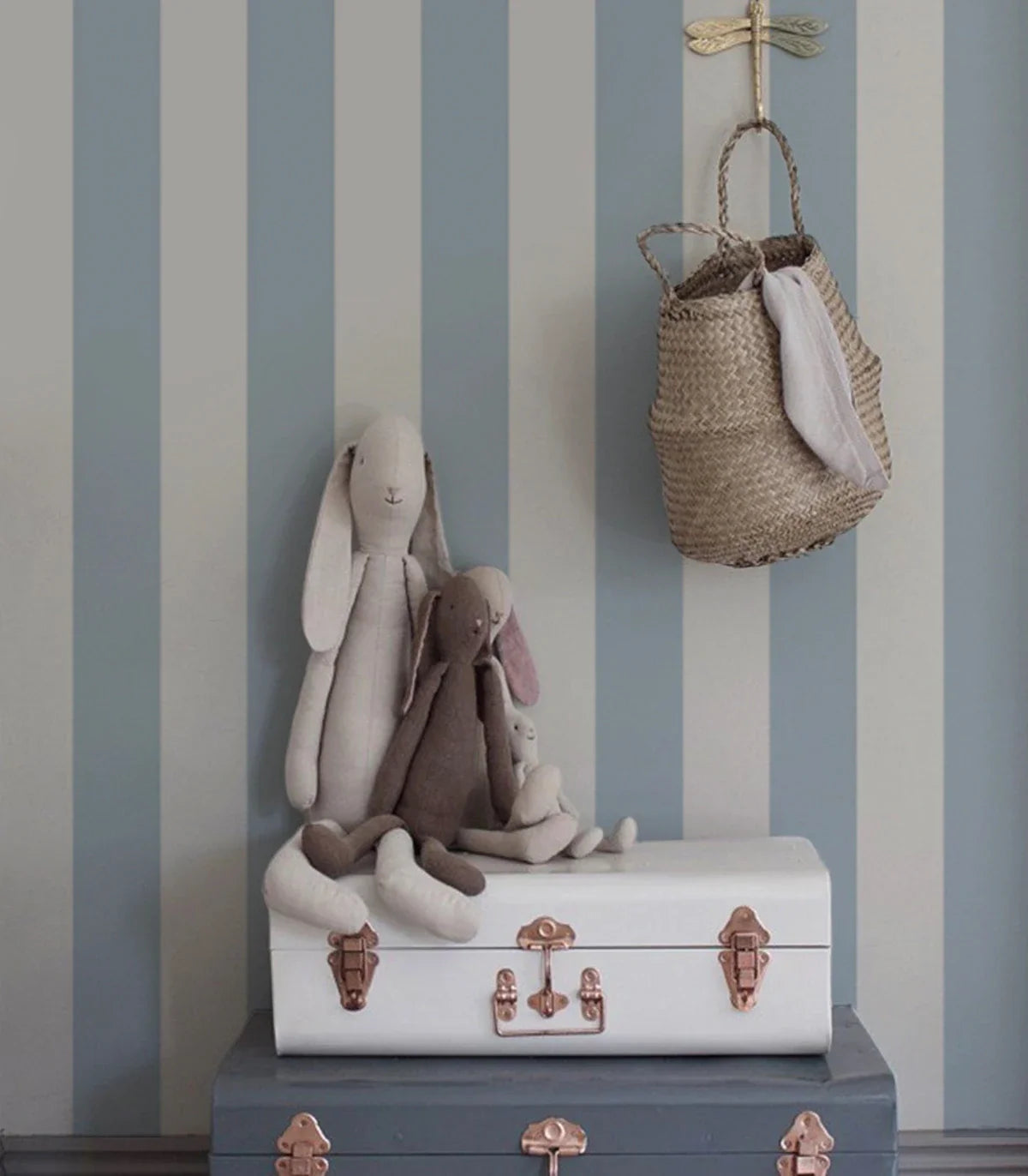 Pokój dziecięcy z tapetą w stylu Kids World od Wallcolors