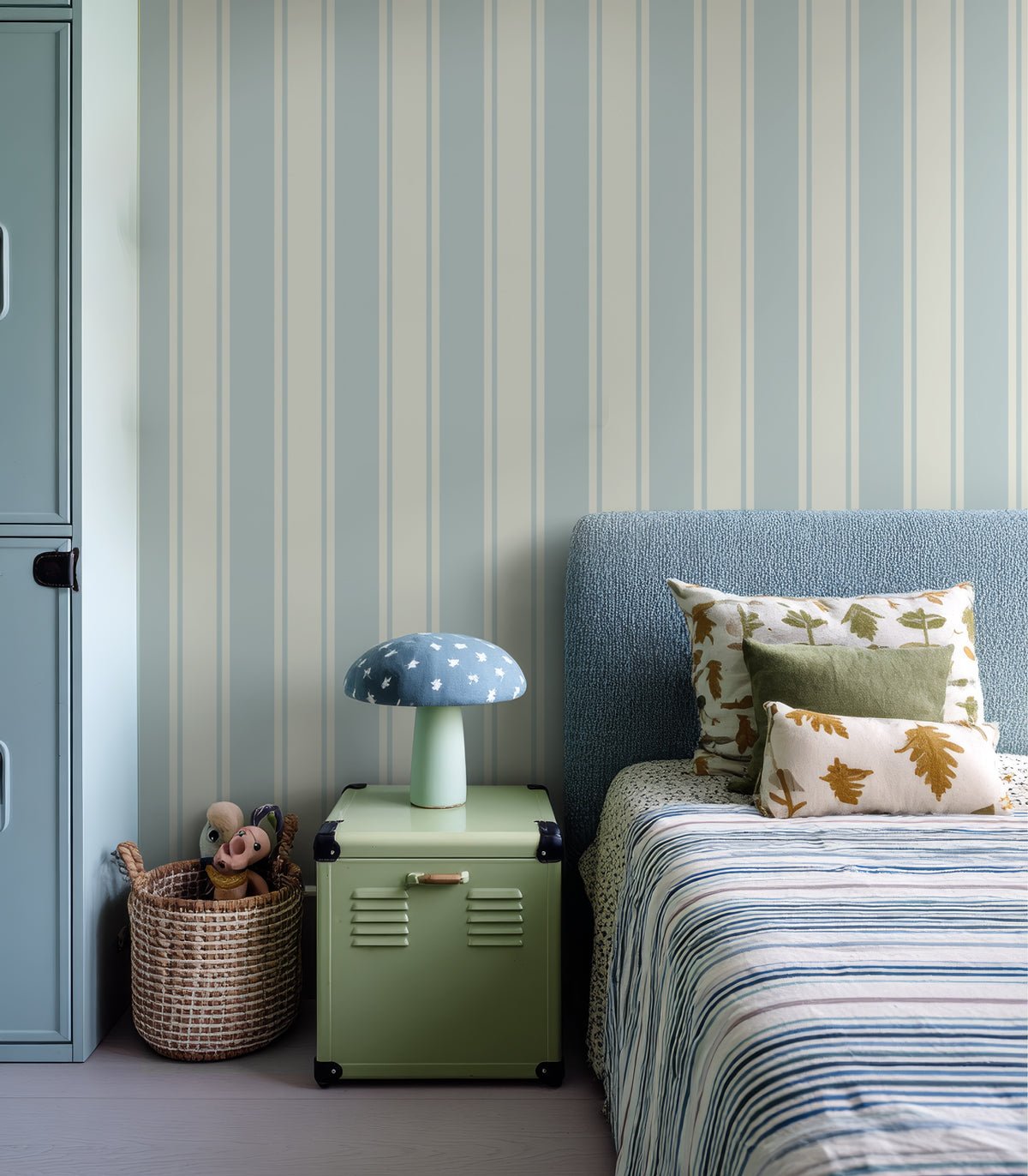 Carta da parati Gentle Stripe Sky Blue