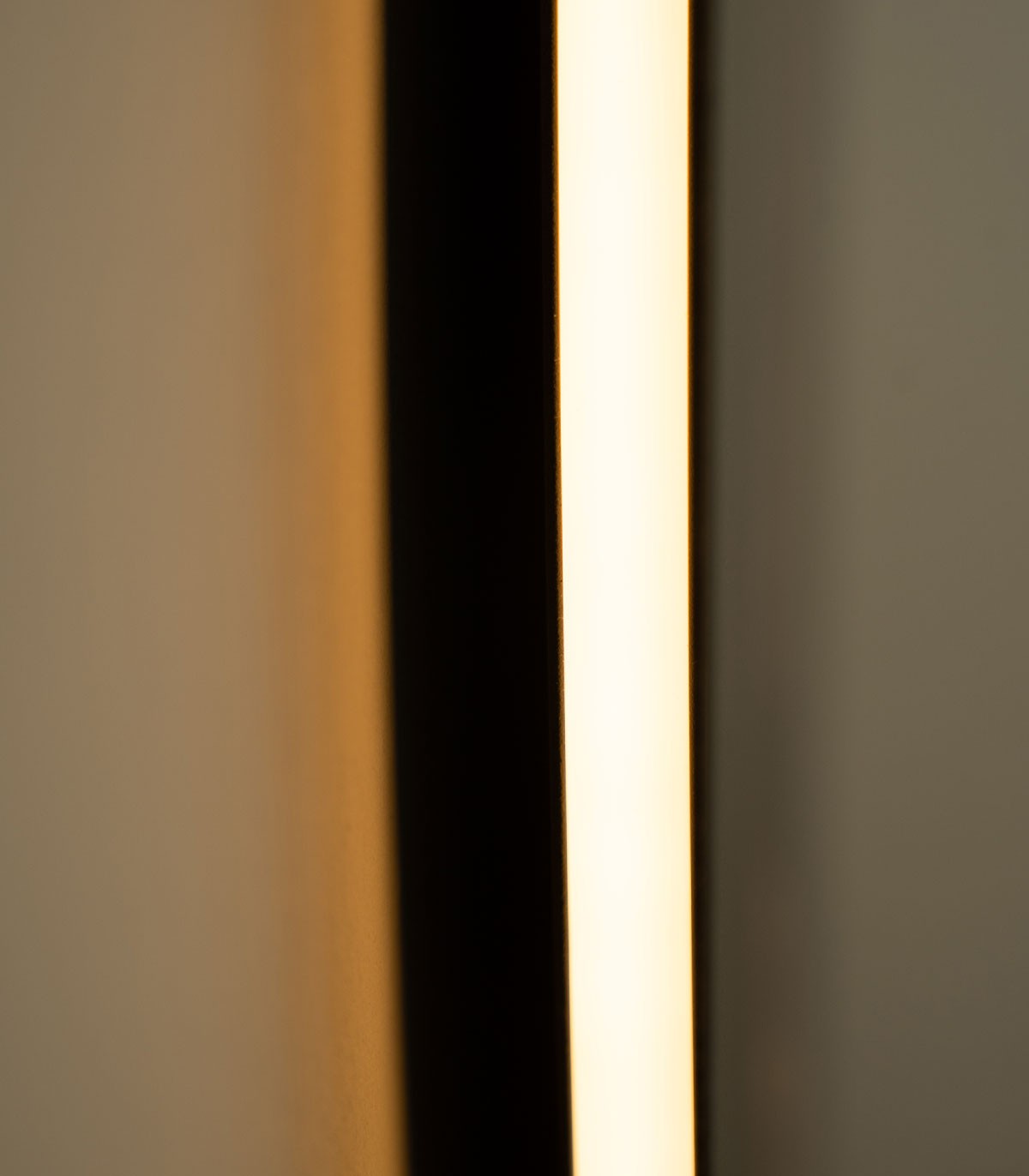 Dots Lighting Lady with an Ermine